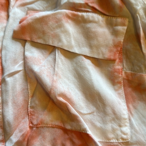 Button down - Picture 2 of 3